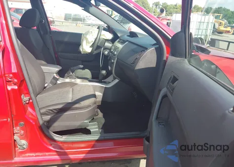 2011 Ford Focus Se z USA, uszkodzony, nr VIN 1FAHP3FN8BW101747